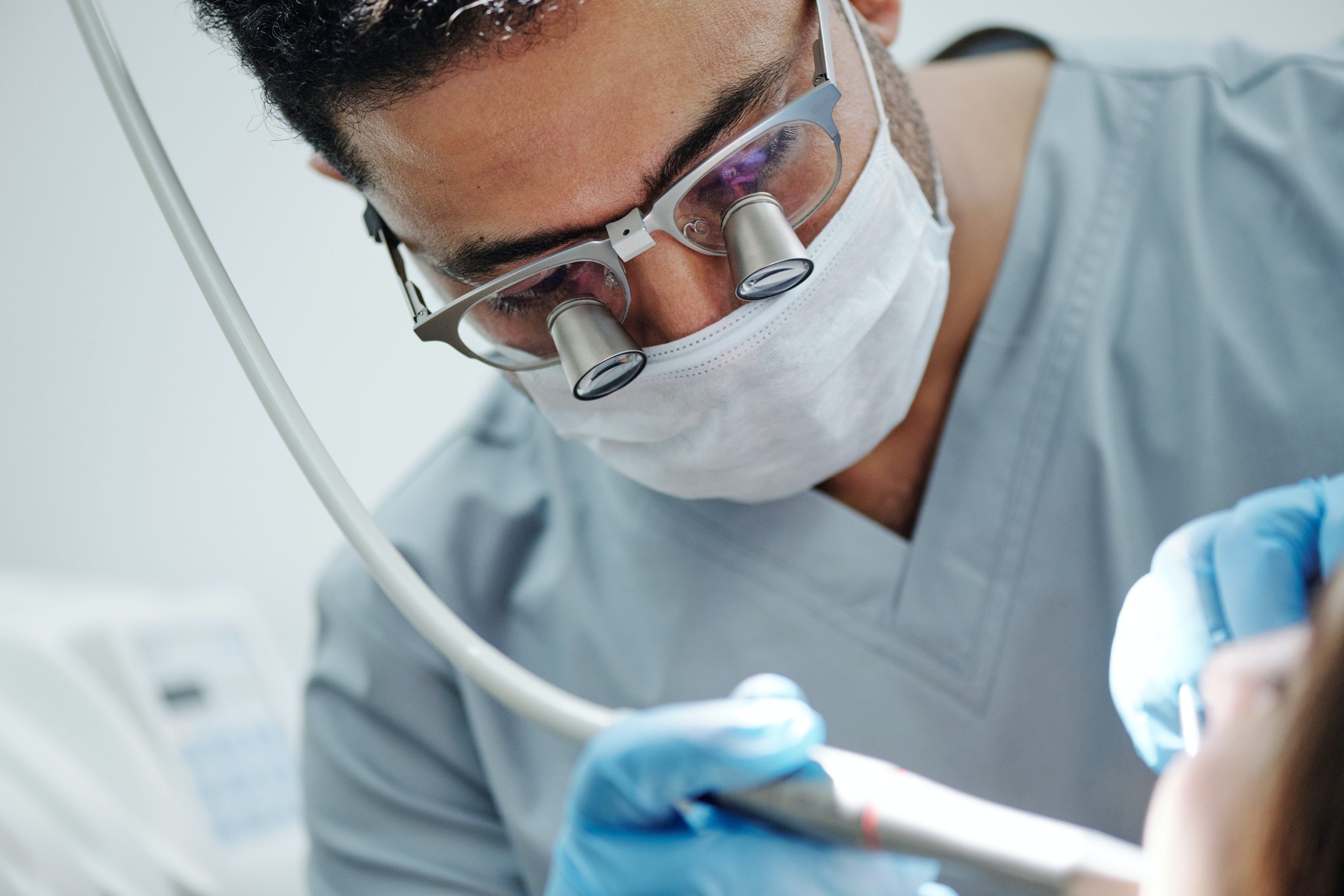 El poder de la prevención: Por qué es crucial mantener visitas regulares al dentista